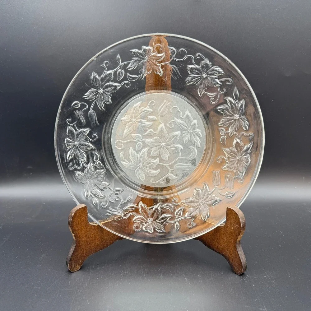 Vintage House Fantasia Poinsettia Frosted Glass Salad Plate 8